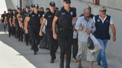 Adana'da DEAŞ haraç çetesi şüphelisi 17 kişi adliyede