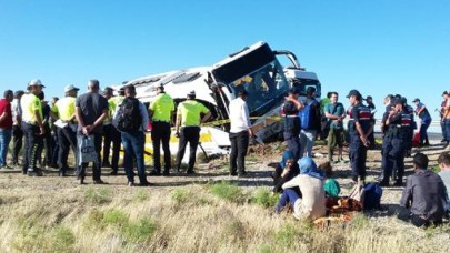Aksaray'da yolcu otobüsü şarampole devrildi: 41 yaralı