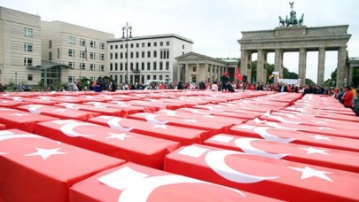 Almanya'nın tarihi meydanında dikkat çeken anma