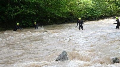 Araklı'daki selde kayıp 2 kişi aranıyor