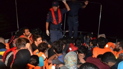 Ayvalık açıklarında 46 düzensiz göçmen yakalandı