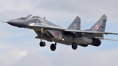 Azerbaycan'da savaş uçağı düştü