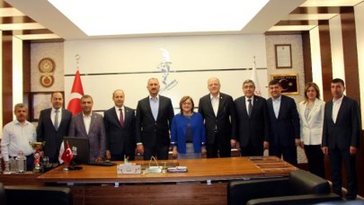 Bakan Gül: Önemli olan seçimden çok,  milletin gönlünü kazanmak