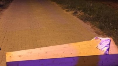 Boş tabut sokak ortasına 'şaka olsun diye' bırakılmış