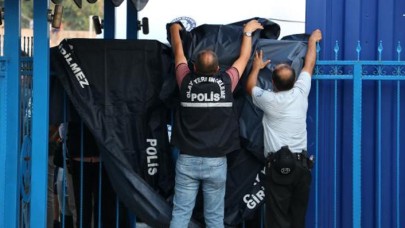 Boynunda iki kelepçeyle denizde bulundu