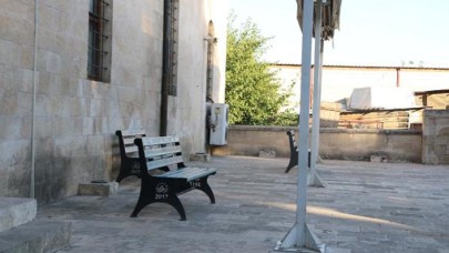 Cami avlusuna bırakılan bebek hasta olduğu için terk edilmiş