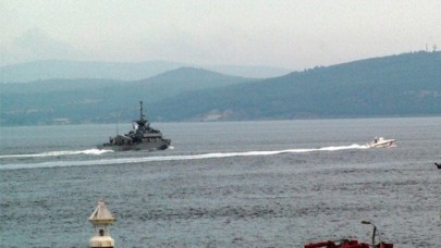 Çanakkale Boğazı'ndan geçen Yunan savaş gemisinde ilginç detay