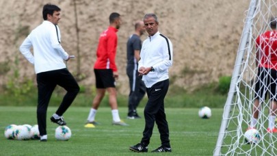 Çaykur Rizespor Teknik Direktörü Kartal: Elimizden gelenin en iyisini yapıyoruz