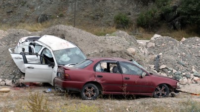 Cenaze yolunda trafik kazası: 1 ölü,  6 yaralı