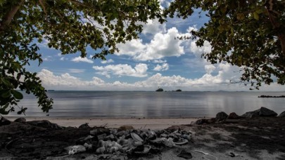 Çevreciler Pasifik Okyanusu'ndan 40 tondan fazla çöp çıkardı