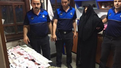 Çocuklarını dilendiren kadının üzerinden 18 bin TL çıktı