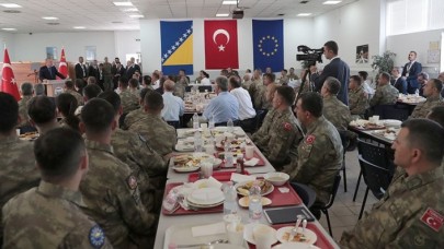 Cumhurbaşkanı Erdoğan Butmir'deki Türk askerlerini ziyaret etti