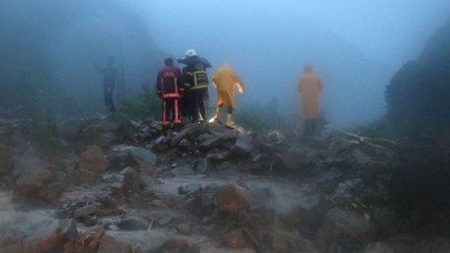 8 kişi Düzce'de rafting tesisinde mahsur kaldı
