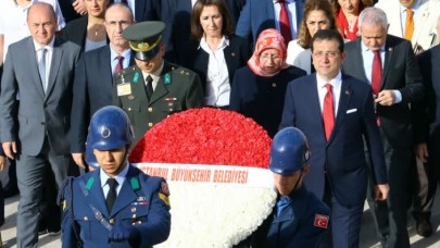 Ekrem İmamoğlu yeniden Anıtkabir'de! İşte Özel Defter'e yazdıkları