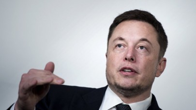 Elon Musk 'çılgın projesini' görücüye çıkardı: İnsan beyni ile bilgisayar birleşiyor
