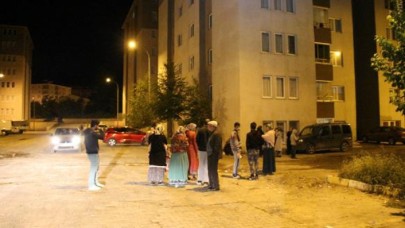 Art arda depremler! Vatandaşlar geceyi sokakta geçirdi
