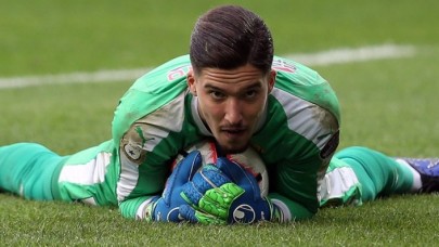 Fenerbahçe,  Altay Bayındır'ı renklerine bağladı