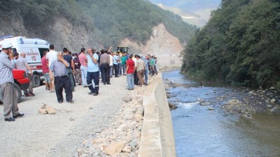 Yolcu minibüsü yayla yolunda devrildi: 3 ölü,  10 yaralı