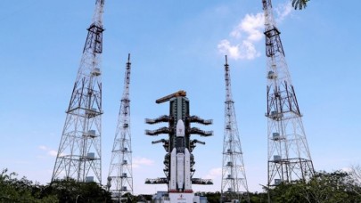 Hindistan,  Chandrayaan-2'yi uzaya gönderdi