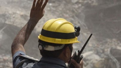 Hindistan'da çöken binada ölü sayısı 14'e çıktı