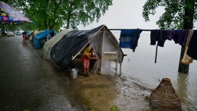 Hindistan şiddetli yağışların etkisi altında