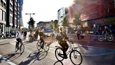 Hollanda'da bisiklet sürücülerine cep telefonu yasağı