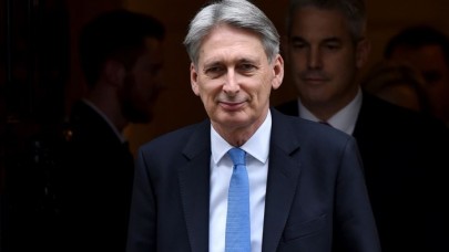 İngiliz Maliye Bakanı canlı yayında istifa planını açıkladı