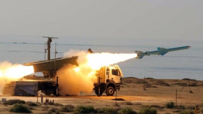 İran balistik füze denemesi yaptı