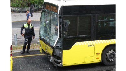 İstanbul'da iki metrobüs kaza yaptı: Yaralılar var