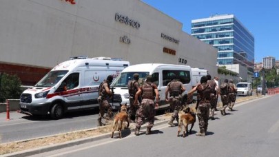 Maltepe'de AVM'de intihar etmek isteyen kişiyi polis vazgeçirdi