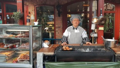 İsveç'ten Çorum'a geldi,  dükkan açtı! Çevre illerden onun için akın ediyorlar