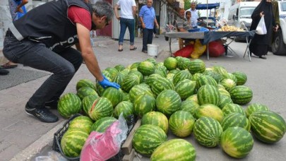 Karpuz ve soğan tezgahlarında uyuşturucu aradılar