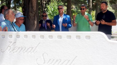 Kemal Sunal vefatının 19. yılında kabri başında anıldı
