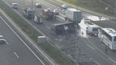 Kuzey Marmara Otoyolu'nda kamyon devrildi
