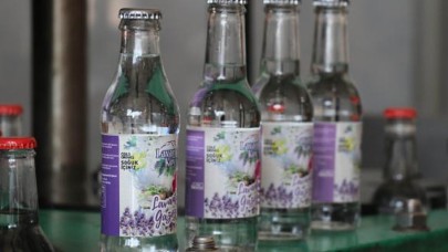 Lavantalı gazoz üretti,  siparişlere yetişemiyor