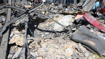 Libya'da Hafter'e bağlı savaş uçakları hastaneyi vurdu: 5 ölü