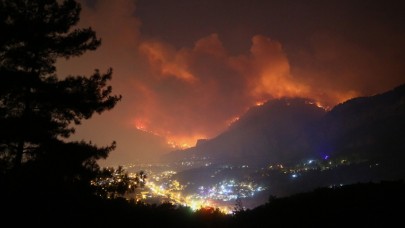 Muğla'daki orman yangınında alevler Göcek'e ulaştı