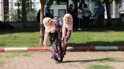 ÖSYM’nin zorlu siyam ikizleri sınavı: 'Farklı üniversitelerde farklı bölümleri kazanırlarsa ne olacak?'