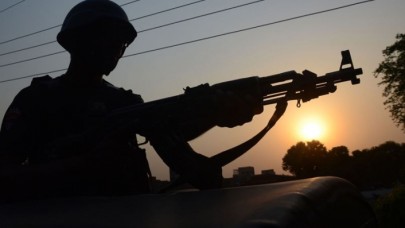 Pakistan'da çifte saldırı: 9 ölü