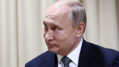 Putin,  INF'nin askıya alınmasını öngören yasayı imzaladı