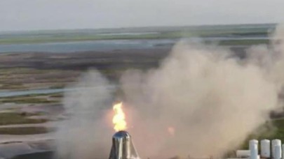 SpaceX’in uzay aracı,  kalkış öncesi alev aldı