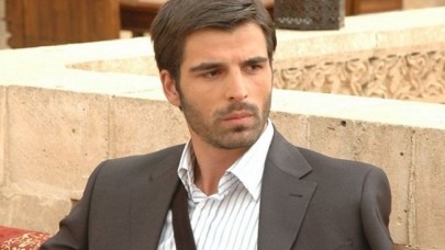 Türk bayrağına hakaret eden Mehmet Akif Alakurt hakkında soruşturma başlatıldı