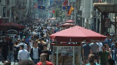 Üniversite mezunu evliler,  bekarlara göre daha yüksek gelire sahip