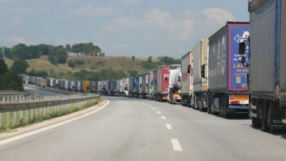 73 Türk tırı 12 gündür Suudi Arabistan'da bekletiliyor