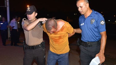 Adana'da akılalmaz olay! Satırla 3 kişiye saldırdı