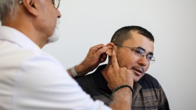 Ağrısı arttı,  doktora gitti... Kulağından çıkan herkesi şoke etti!