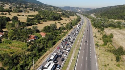 Anadolu Otoyolu'nda trafik yoğunluğu yaşanıyor
