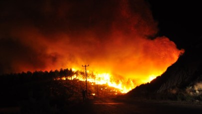 Antalya'daki orman yangını kısmen kontrol altına alındı