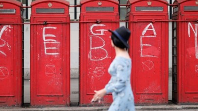 Bebeklerini yeterince besleyemeyen vegan çift kamu hizmeti cezasına çarptırıldı