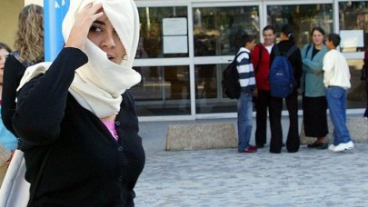 Belçika'daki mahkemeden başörtüsü yasağıyla ilgili flaş karar